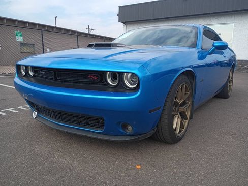 Used 2018 Dodge Challenger R/T RWD image 3