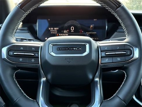 Used 2025 GMC Acadia Denali w/ Super Cruise Package image 29