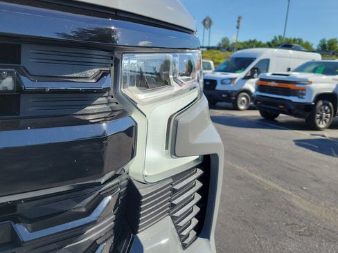 Used 2024 Chevrolet Silverado 1500 LT Trail Boss w/ Convenience Package II image 3