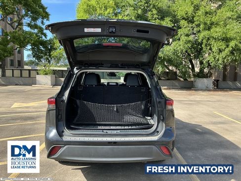 Used 2022 Toyota Highlander XLE image 6
