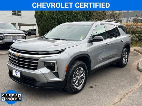 Certified 2025 Chevrolet Traverse LT image 3