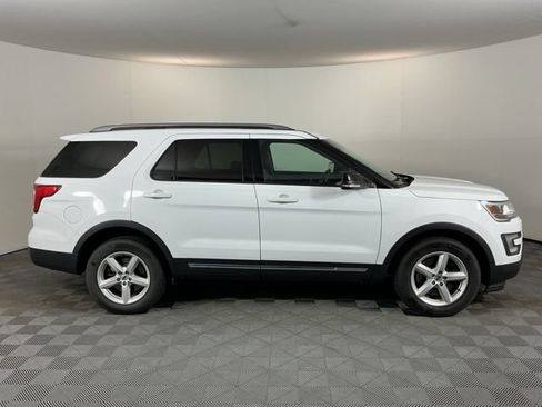 Used 2016 Ford Explorer XLT w/ Equipment Group 202A AWD/4WD image 4