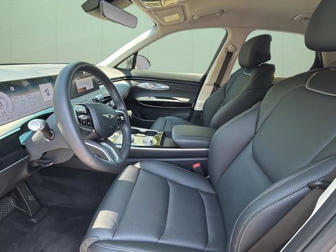 Certified 2026 Genesis GV70 2.5T AWD/4WD image 18