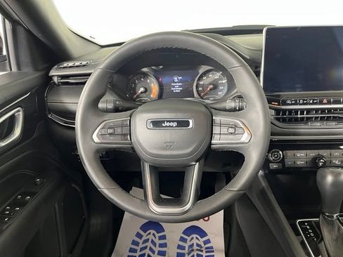 Used 2023 Jeep Compass Latitude w/ Convenience Group AWD/4WD image 19