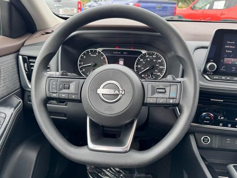 Used 2023 Nissan Rogue SV image 12