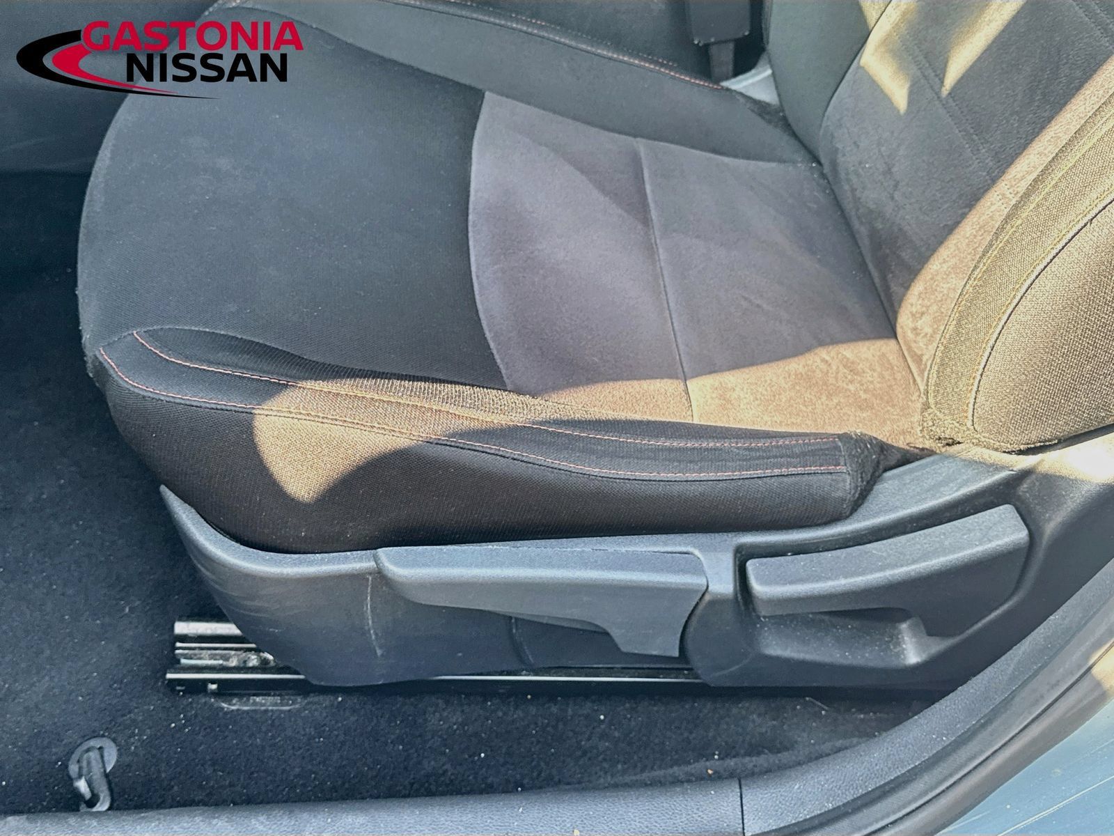 Used 2025 Nissan Sentra SR FWD image 25