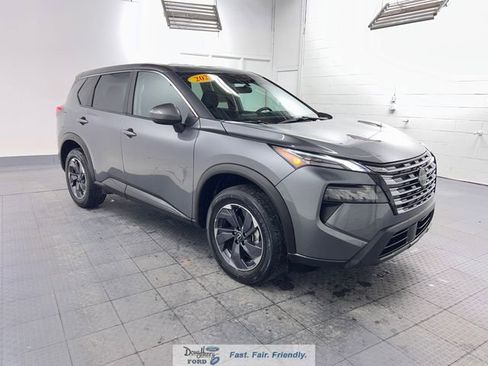Used 2025 Nissan Rogue SV FWD image 3