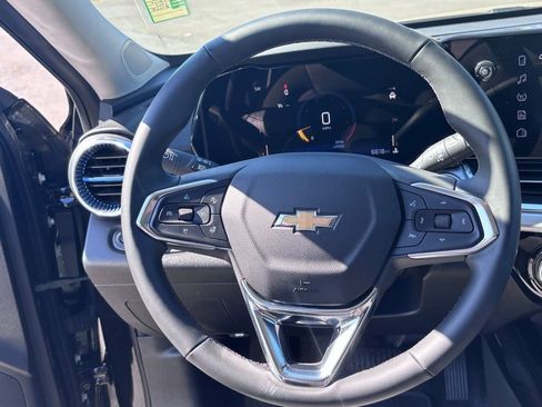 New 2025 Chevrolet Trax LT w/ LT Convenience Package image 32