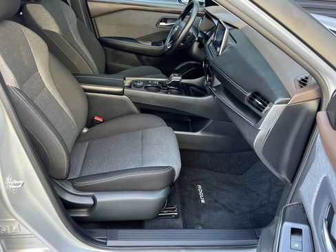 Used 2023 Nissan Rogue SV AWD/4WD image 19
