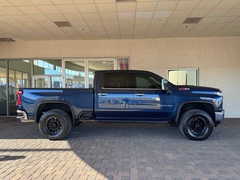 Used 2021 Chevrolet Silverado 2500 LTZ w/ LTZ Convenience Package AWD/4WD image 6