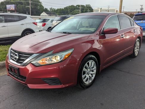 Used 2017 Nissan Altima 2.5 S w/ Power Driver Seat Package FWD image 3