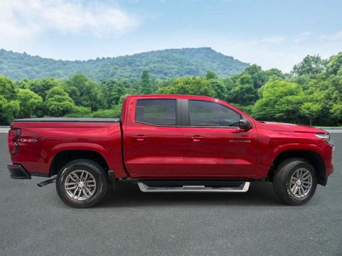 Used 2023 Chevrolet Colorado LT w/ LT Convenience Package AWD/4WD image 19