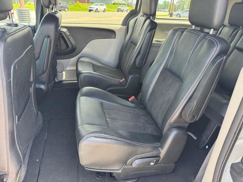 Used 2019 Dodge Grand Caravan SXT FWD image 8