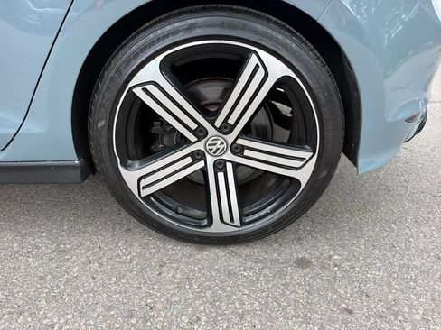 Used 2016 Volkswagen Golf R 4-Door AWD/4WD image 30