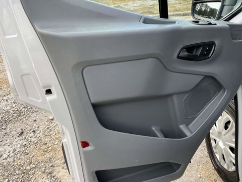 Used 2018 Ford Transit 150 XLT image 6