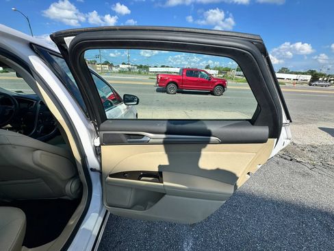 Used 2013 Ford Fusion SE FWD image 15
