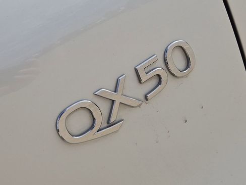 Used 2019 INFINITI QX50 Essential w/ Sensory Package FWD image 15