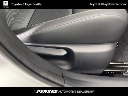 Used 2026 Toyota Prius Plug-In Hybrid FWD image 9