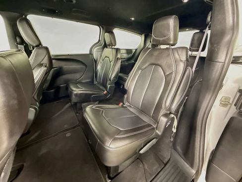 Used 2025 Chrysler Pacifica Select FWD image 23