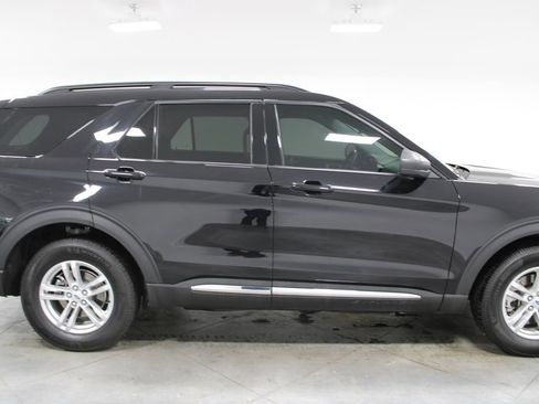Used 2023 Ford Explorer XLT AWD/4WD image 11