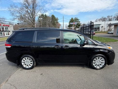 Used 2013 Toyota Sienna Limited w/ Premium Pkg image 4
