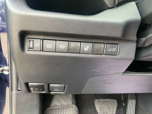 Used 2023 Toyota RAV4 XLE Premium AWD/4WD image 16