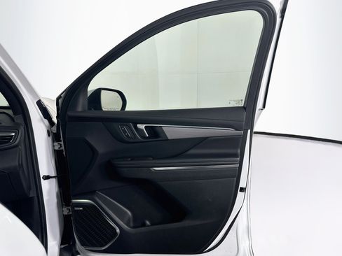 Used 2025 Buick Enclave Preferred FWD image 34