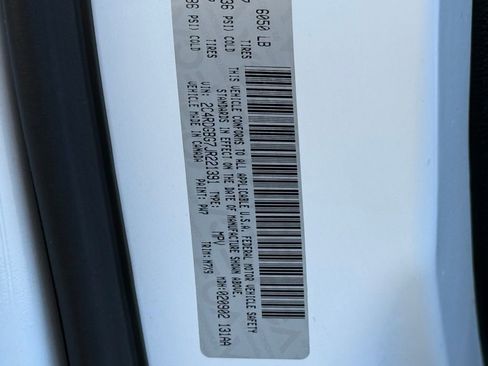 Used 2018 Dodge Grand Caravan SE image 29