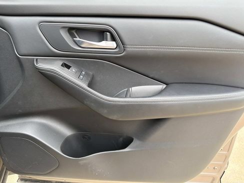 Certified 2025 Nissan Rogue SL w/ SL Premium Package image 13