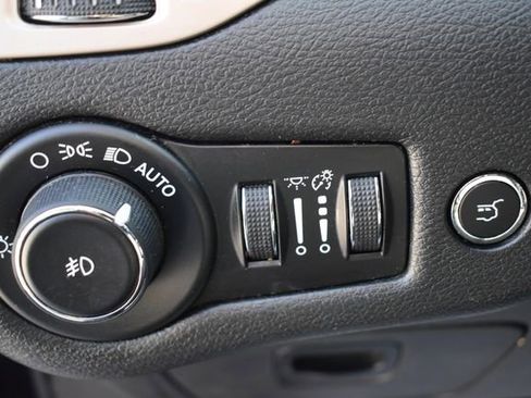 Used 2015 Jeep Cherokee Latitude w/ Comfort/Convenience Group image 23