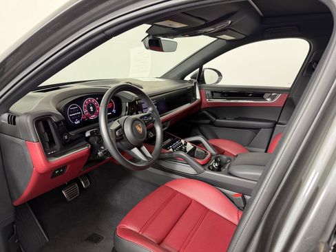 Certified 2025 Porsche Cayenne S AWD/4WD image 4