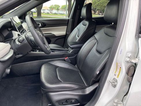 Used 2025 Jeep Compass Limited AWD/4WD image 31