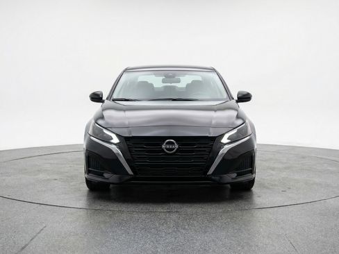 Used 2025 Nissan Altima 2.5 SV image 2