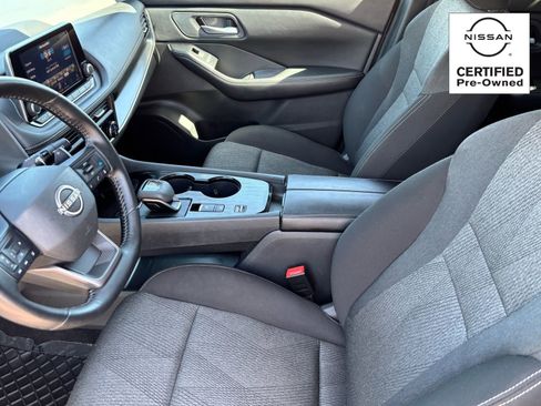 Certified 2025 Nissan Rogue SV FWD image 17