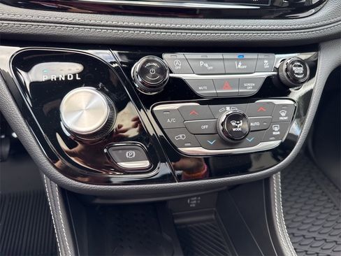 New 2026 Chrysler Pacifica Limited image 16