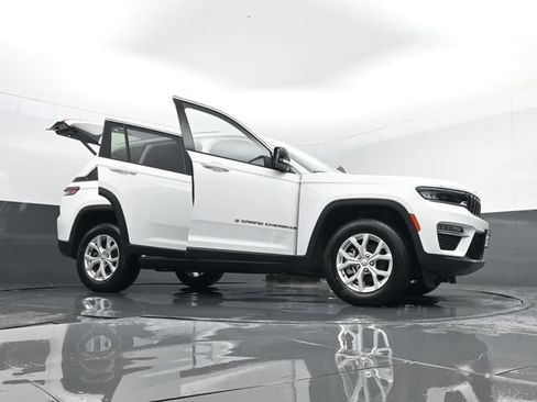 Used 2023 Jeep Grand Cherokee Limited AWD/4WD image 33