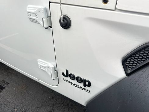 Used 2022 Jeep Wrangler Unlimited Sport AWD/4WD image 5