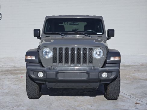 Used 2020 Jeep Wrangler Sport S image 3