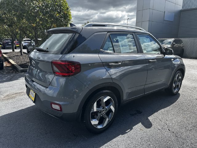 Used 2022 Hyundai Venue SEL FWD image 6