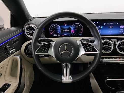 Used 2025 Mercedes-Benz CLA 250 4MATIC image 21