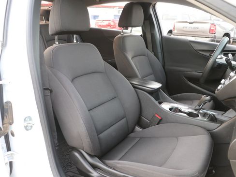 Used 2020 Chevrolet Malibu LT image 33