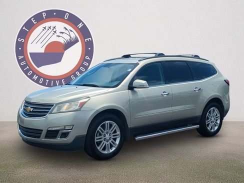 Used 2015 Chevrolet Traverse LT w/ Style and Technology Package FWD image 2