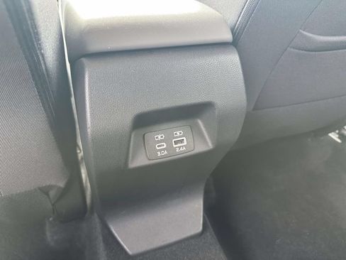 Used 2026 Subaru Crosstrek 2.5i Premium AWD/4WD image 9