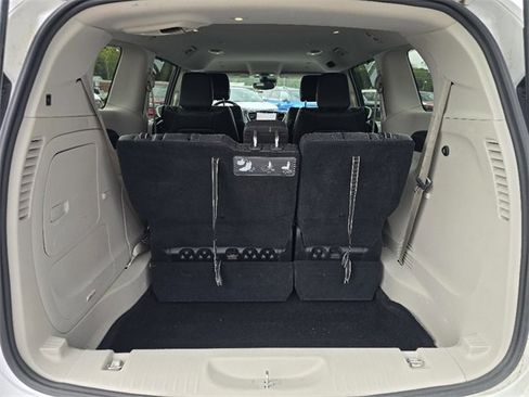 Used 2021 Chrysler Pacifica Touring-L image 26