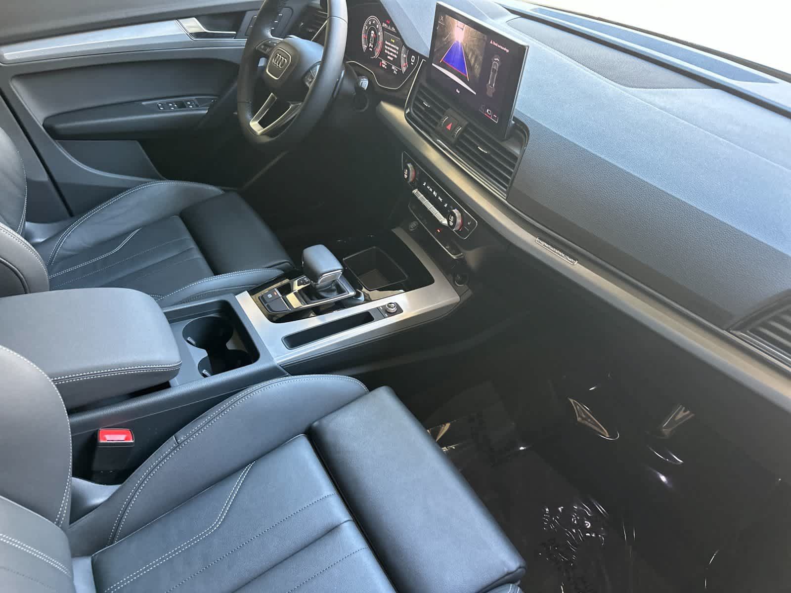 Used 2025 Audi Q5 2.0T Premium w/ Convenience Plus Package AWD/4WD image 16