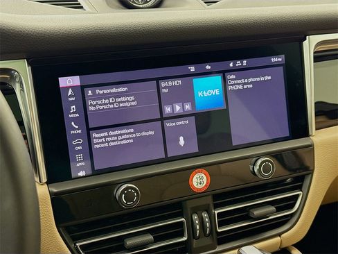 Certified 2025 Porsche Macan image 19