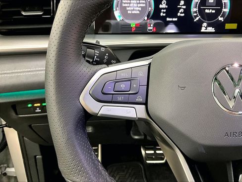 New 2026 Volkswagen Tiguan SE R-Line image 17