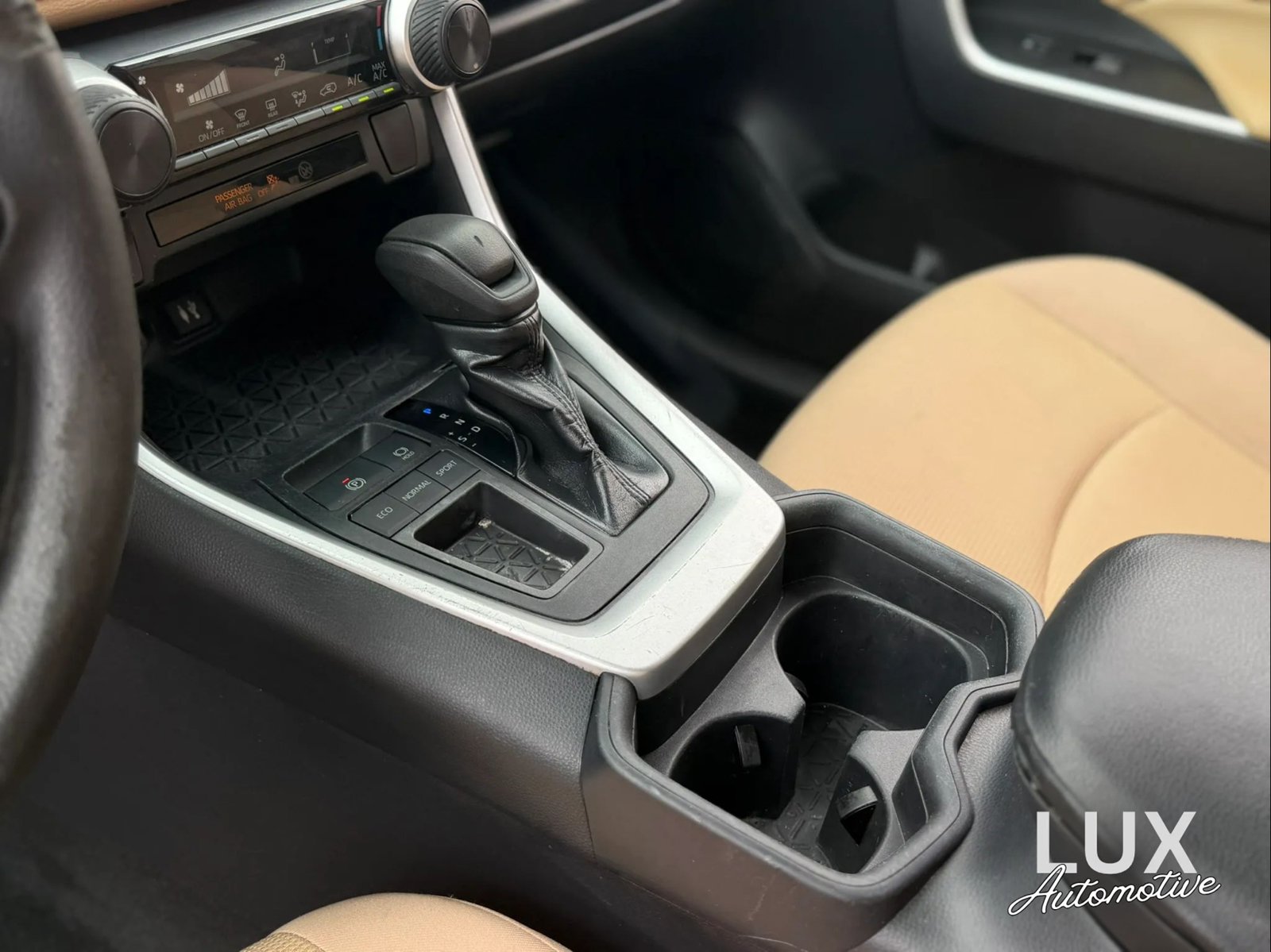Used 2019 Toyota RAV4 LE FWD image 28