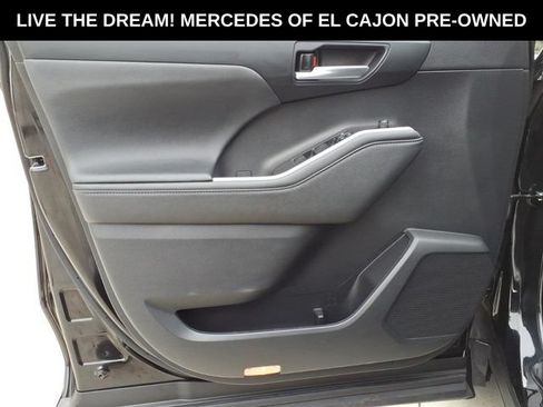 Used 2023 Toyota Highlander XLE FWD image 12