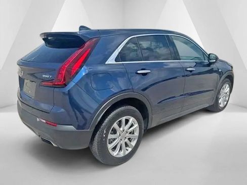 Used 2022 Cadillac XT4 Luxury w/ Cold Weather Package FWD image 7